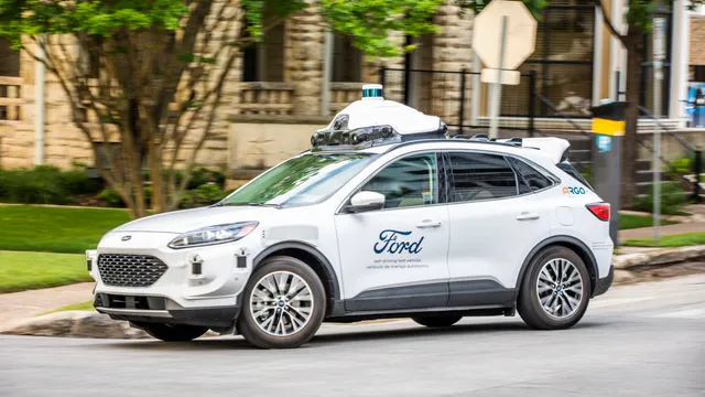 Ford rinuncia, Tesla in tribunale. Fine della guida autonoma?