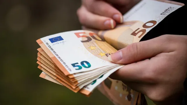 Tetto al contante a 5.000 euro e bonus POS fino a 50 euro per il 2023
