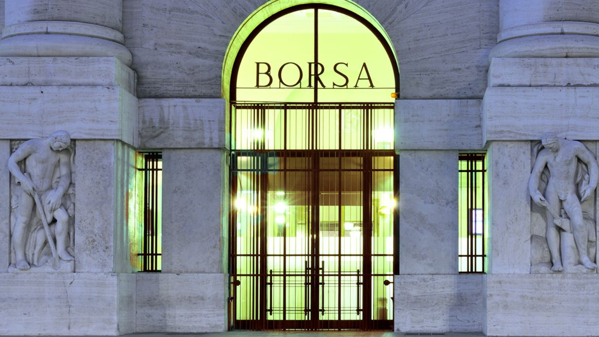 Piazza Affari poco mossa. FTSE Mib in leggero calo