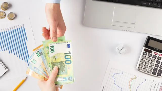 Busta paga, aumento da 600€ nel 2023 per questi lavoratori: ecco chi potrà averlo