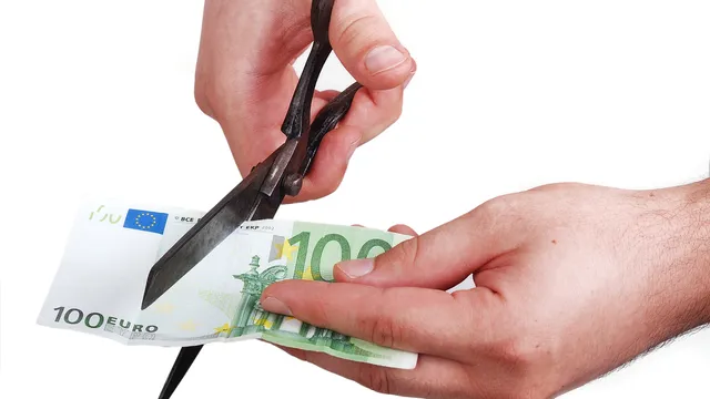 Carta del docente 2023, per insegnanti pessime notizie: importo ridotto, quanto spetterà?