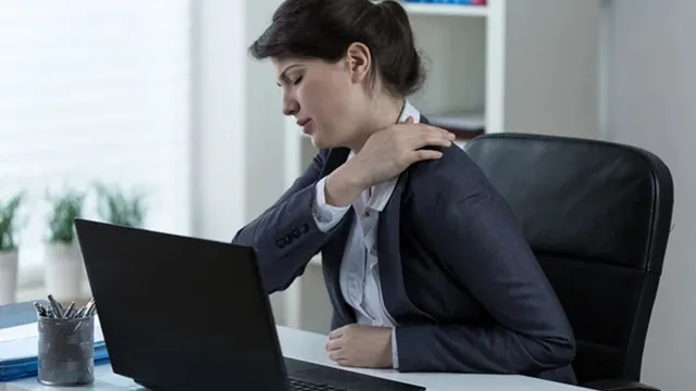 Stare troppo tempo seduti nuoce alla salute: con questi consigli puoi combattere la sedentarietà