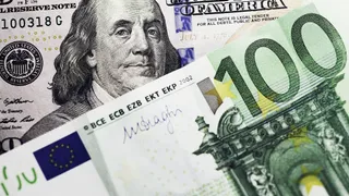 Euro-Dollaro fermo, ma pronto a scattare: in che direzione?