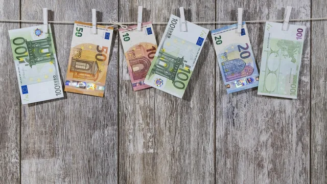 Decisione della Federal Reserve di mettere in pausa i rialzi dei tassi di interesse crea incertezza tra gli investitori