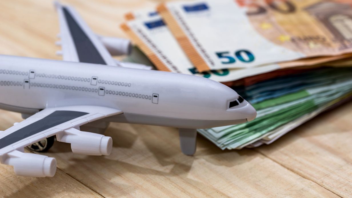 Quanti soldi si possono portare in aereo? Fino a 300€ di multa per chi