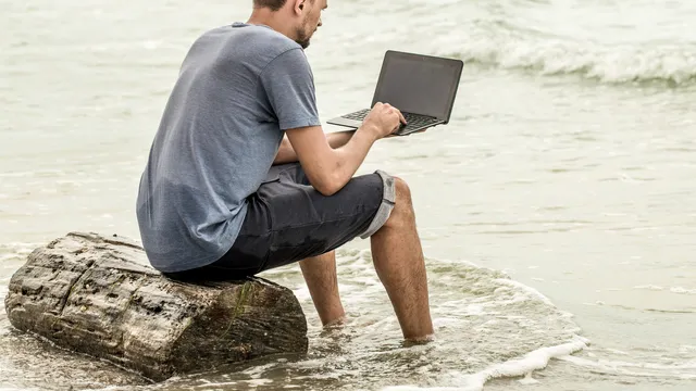 Richiamo in servizio: il datore di lavoro può richiedere il rientro anticipato dalle ferie?