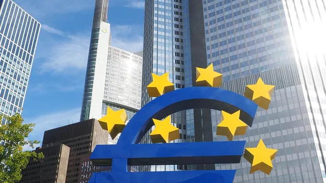 La BCE Aumenta i Tassi d'Interesse per Contenere l'Inflazione: Analisi e Implicazioni