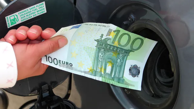 Bonus Benzina, 80 euro in più sulla Carta Acquisti Solidale da 382,50 euro: ecco a chi spetta e come funziona