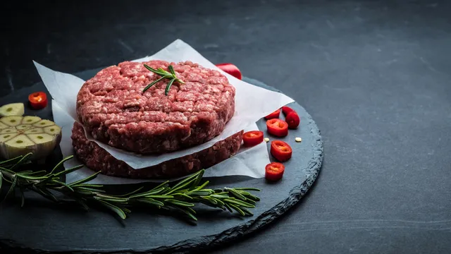 Richiami alimentari, Lidl ritira dalle vendite hamburger per rischio microbiologico: lotti e prodotti coinvolti