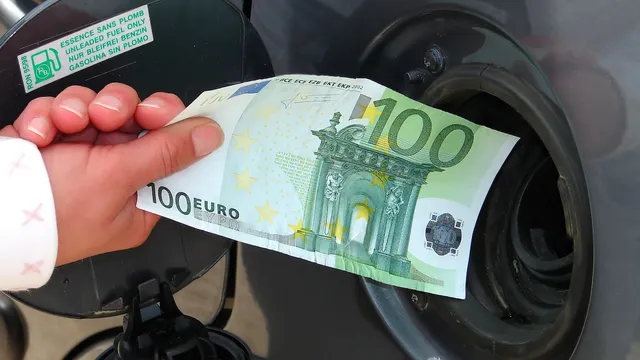 Bonus benzina, presto in arrivo la ricarica di 80 euro sulla Carta Risparmio Spesa: ecco quando e come spenderlo
