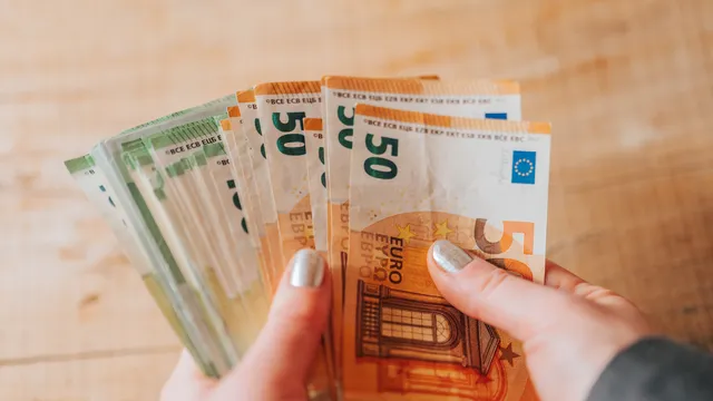 Stipendi NoiPA, finalmente confermato aumento in busta paga: bonus da 900€ in arrivo a dicembre, per chi