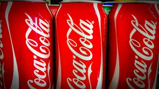 Coca-Cola riporta forti guadagni trimestrali e alza la prospettiva annuale