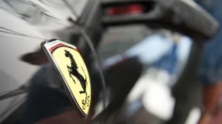 Piazza Affari sopra la parità, Ferrari tocca il record e ritraccia