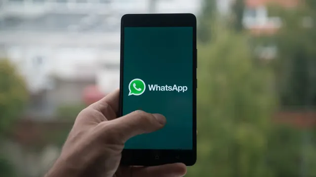 WhatsApp, dal 29 febbraio 2024 scatta l’addio per questi cellulari: quali modelli non potranno più usare l’app