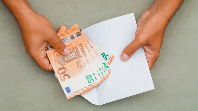 Busta paga febbraio 2024: chi ci guadagna, chi ci rimette e cos’è il bonus anno bisestile