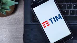 Tim, il sequestro delle Fiamme Gialle mette in secondo piano il dossier Fastweb-Vodafone Italia