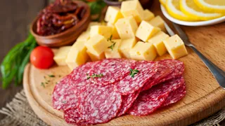 Richiami alimentari, allerta salame per rischio piombo, proseguono i ritiri per formaggio Carrefour