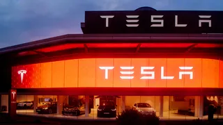 Auto elettrica, sempre più problemi per Tesla