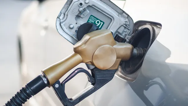 Nuovo aumento benzina, importi alle stelle ad aprile 2024: prezzi medi nazionali e regionali 
