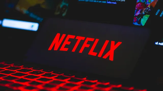 Netflix, nuovo aumento dei prezzi dell’abbonamento: quanto costa adesso con i rincari?