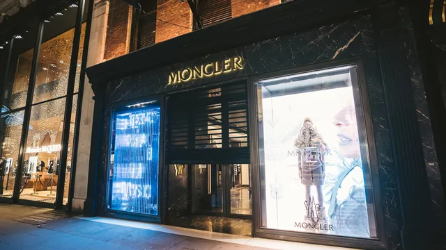 Moncler, continuano gli acquisti dopo l'investimento di LVMH e gli stimoli della Cina