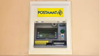 Poste, slitta il collocamento di titoli del Tesoro, l'azione sale