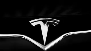 Tesla: Musk rassicura e titolo vola