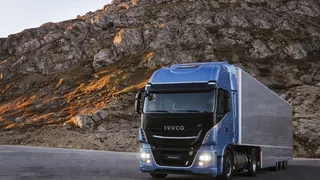  Iveco in rialzo: trattativa con Leonardo su commesse difesa e prospettive future del titolo