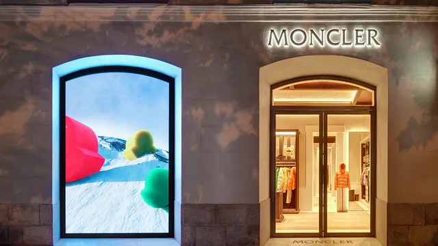 Moncler reduce da una seduta debole, ma il dossier Burberry si allontana