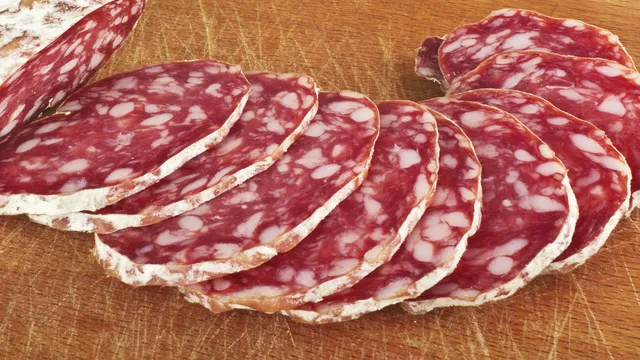 Richiamo alimentare, salame ritirato dal mercato per contaminazione