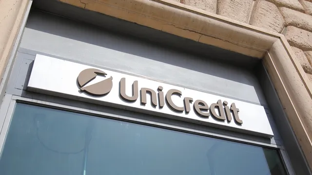 Unicredit attira l'attenzione in avvio di ottava