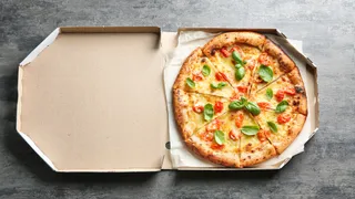 Allarme bisfenolo, anche i cartoni per la pizza sono contaminati, i risultati del test