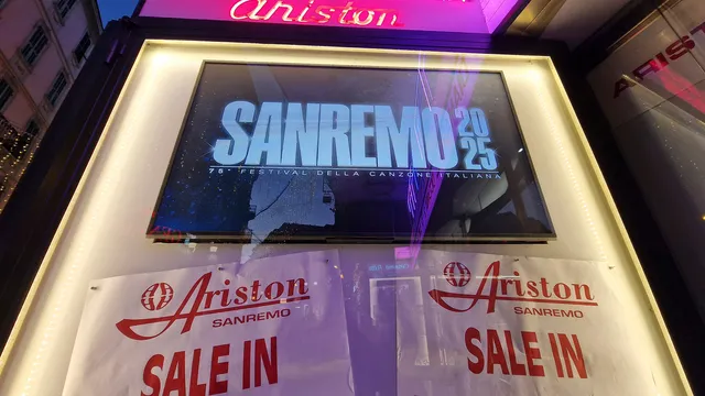 Sanremo 2025 scaletta quarta serata, programma, duetti e ospiti