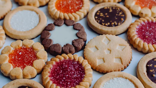 Richiami alimentari, si espandono i ritiri per biscotti e molluschi, è allerta salami