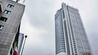 Intesa, dati record, ma il mercato prende profitto