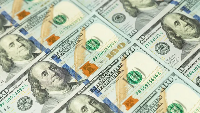 Moody's declassa gli USA, il dollaro incassa senza drammi