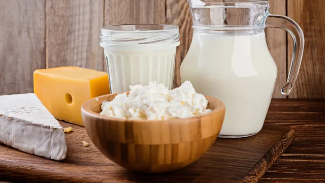 Nuovi lotti di latte ritirati, richiami alimentari anche per formaggi