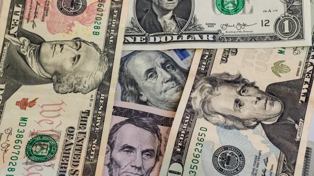Dollaro debole, Wall Street sempre meno ottimista sul biglietto verde