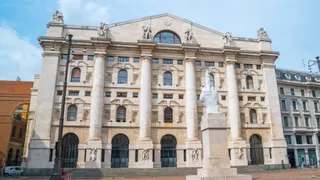 Piazza Affari in rosso con il nuovo affondo di Trump sui dazi ma la settimana è positiva