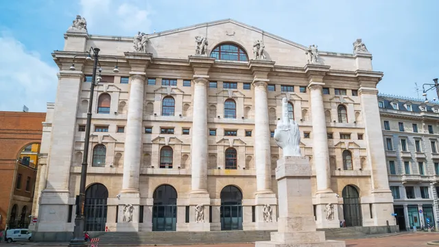 Piazza Affari in rosso con il nuovo affondo di Trump sui dazi ma la settimana è positiva