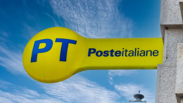 Poste Italiane batte le attese e scatta in avanti