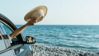 Vacanze 2025 in auto? Ecco come risparmiare su carburante e spese di viaggio