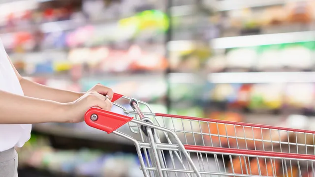Nuovi richiami alimentari, 3 allerte per provolone, gamberi e melanzane
