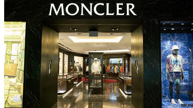 Moncler in calo dopo una revisione del target di Morgan Stanley