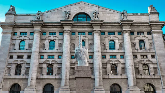 Piazza Affari in verde: brillano MPS-Mediobanca e Avio