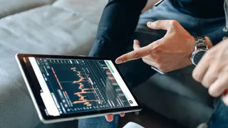 La Fed taglia i tassi: due mosse ancora in arrivo, ma i mercati restano freddi