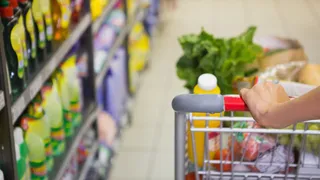Uova ritirate dai supermercati per sospetta Salmonella, richiamato anche salame