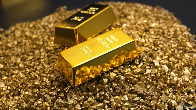 L’oro sfiora i 4.000 dollari: la fuga dal dollaro e lo shutdown spingono il metallo ai massimi storici