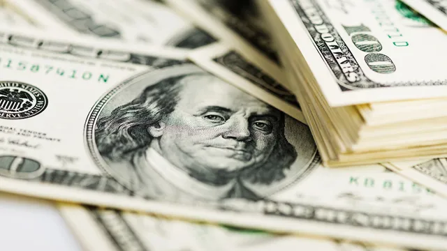 Dollaro in rafforzamento, segnali contrastanti dai mercati