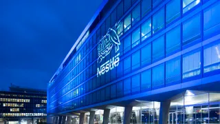 Nestlé in rally dopo i numeri e gli annunci di oggi